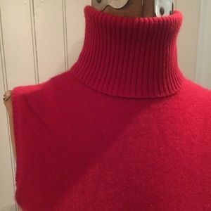 100% CASHMERE M-A-G RED TURTLENECK TANKTOP